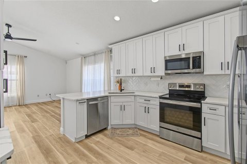 Villa ou maison à vendre à Orlando, Floride: 3 chambres, 165.46 m2 № 2431022 - photo 3