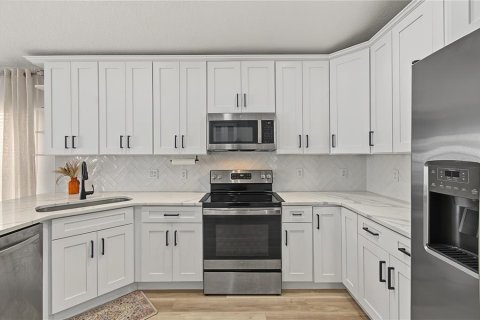 Villa ou maison à vendre à Orlando, Floride: 3 chambres, 165.46 m2 № 2431022 - photo 4