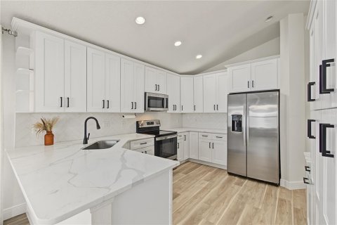 Villa ou maison à vendre à Orlando, Floride: 3 chambres, 165.46 m2 № 2431022 - photo 6
