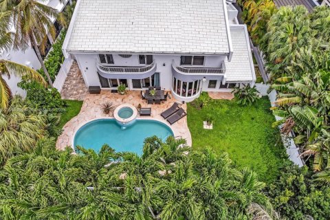 House in Golden Beach, Florida 4 bedrooms, 327.02 sq.m. № 1867619 - photo 4