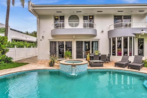 House in Golden Beach, Florida 4 bedrooms, 327.02 sq.m. № 1867619 - photo 2
