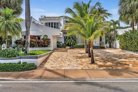 House in Golden Beach, Florida 4 bedrooms, 327.02 sq.m. № 1867619 - photo 9