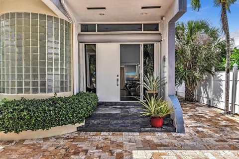 House in Golden Beach, Florida 4 bedrooms, 327.02 sq.m. № 1867619 - photo 13