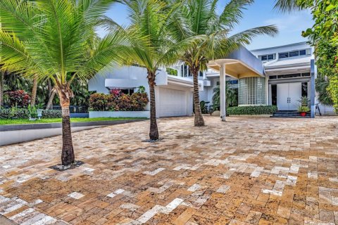 House in Golden Beach, Florida 4 bedrooms, 327.02 sq.m. № 1867619 - photo 10