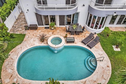House in Golden Beach, Florida 4 bedrooms, 327.02 sq.m. № 1867619 - photo 3