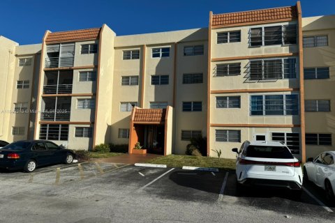 Copropriété à vendre à Lauderhill, Floride: 2 chambres, 90.58 m2 № 1831029 - photo 1