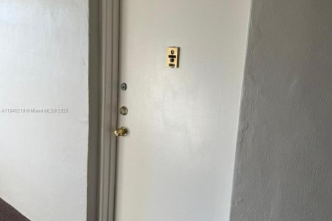 Copropriété à vendre à Lauderhill, Floride: 2 chambres, 90.58 m2 № 1831029 - photo 3