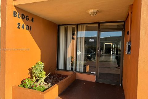 Copropriété à vendre à Lauderhill, Floride: 2 chambres, 90.58 m2 № 1831029 - photo 2