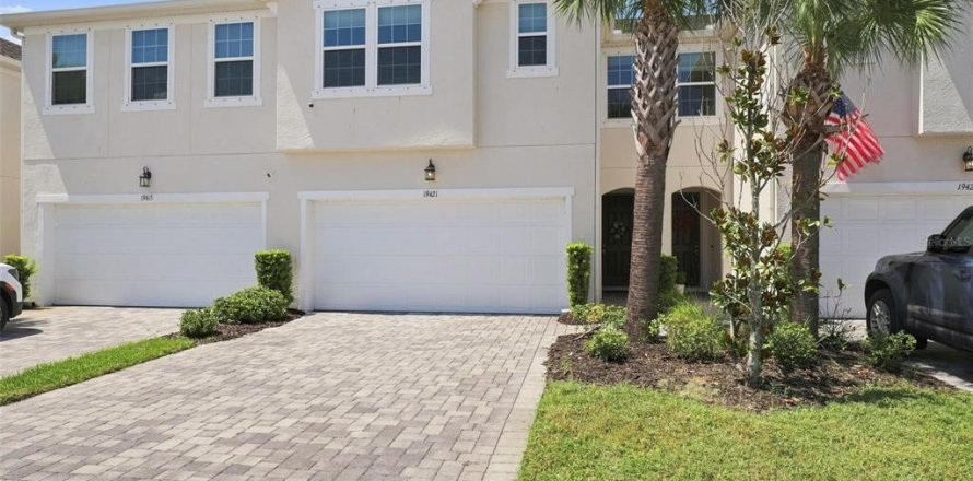 Townhouse in Lutz, Florida 3 bedrooms, 208.38 sq.m. № 2354815