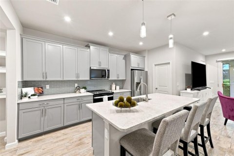 Townhouse in Lutz, Florida 3 bedrooms, 208.38 sq.m. № 2354815 - photo 3