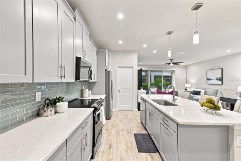 Townhouse in Lutz, Florida 3 bedrooms, 208.38 sq.m. № 2354815 - photo 5