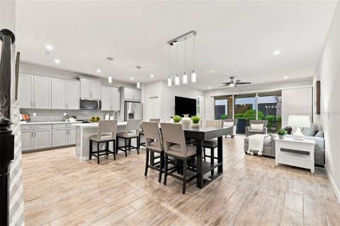Townhouse in Lutz, Florida 3 bedrooms, 208.38 sq.m. № 2354815 - photo 2