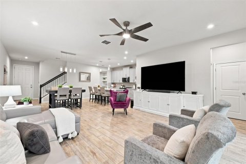 Townhouse in Lutz, Florida 3 bedrooms, 208.38 sq.m. № 2354815 - photo 8