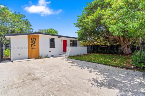 Дом в Майами-Гарденс, Флорида 2 спальни, 95.22м2 № 2035095