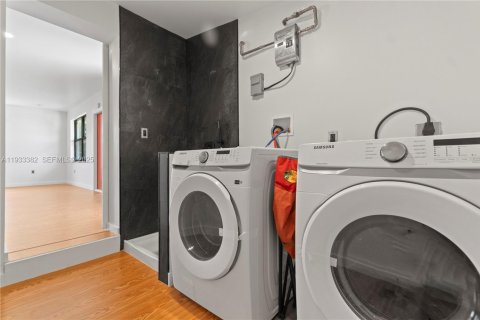 Снять в аренду виллу или дом в Майами-Гарденс, Флорида 2 спальни, 95.22м2, № 2035095 - фото 11