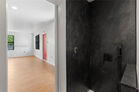 Снять в аренду виллу или дом в Майами-Гарденс, Флорида 2 спальни, 95.22м2, № 2035095 - фото 13