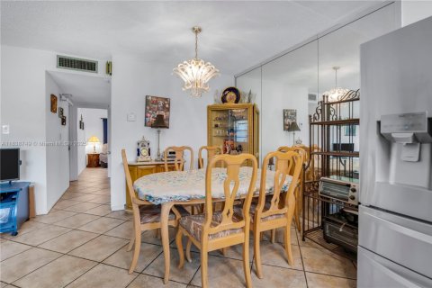Condo in Hollywood, Florida, 2 bedrooms  № 1828212 - photo 8