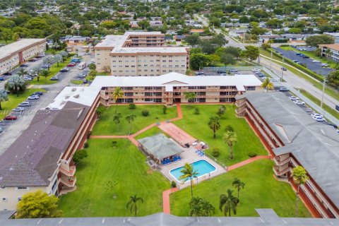 Condo in Hollywood, Florida, 2 bedrooms  № 1828212 - photo 21