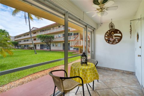 Condo in Hollywood, Florida, 2 bedrooms  № 1828212 - photo 13