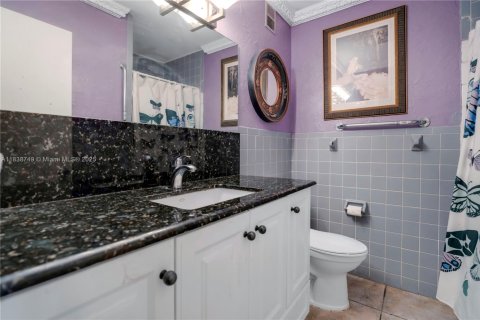 Condo in Hollywood, Florida, 2 bedrooms  № 1828212 - photo 12