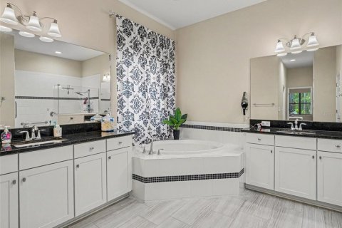 Купить виллу или дом в Ривервью, Флорида 13 комнат, 453.36м2, № 2101437 - фото 23