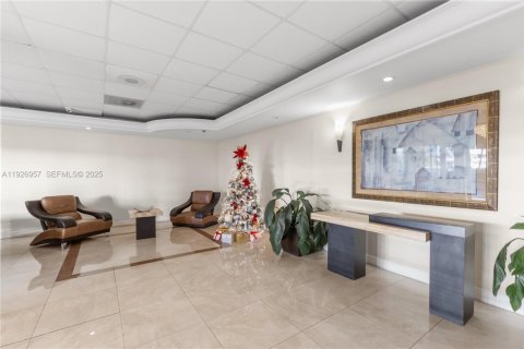 Condo in Hallandale Beach, Florida, 2 bedrooms № 1986171 - photo 18