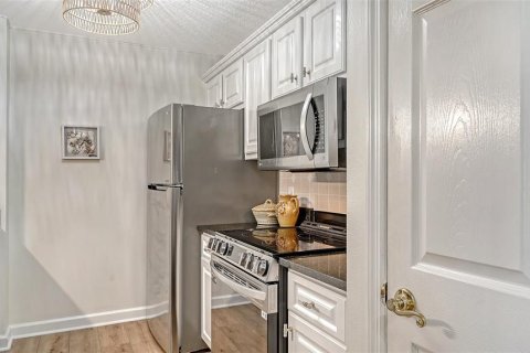 Condo in Sarasota, Florida, 2 bedrooms  № 2325035 - photo 5