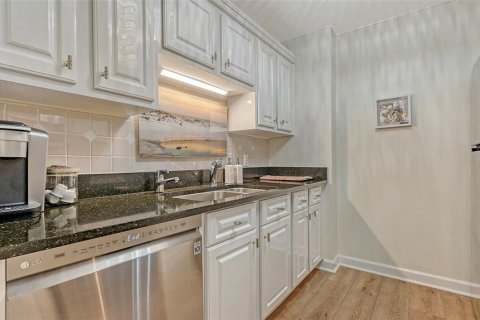 Condo in Sarasota, Florida, 2 bedrooms  № 2325035 - photo 6