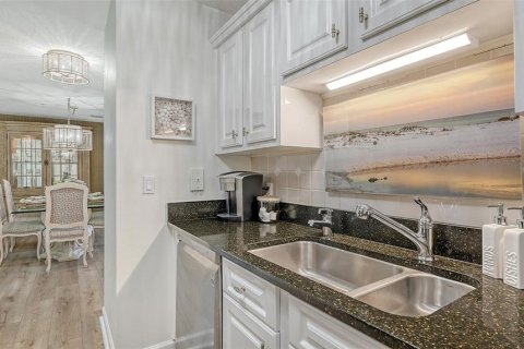 Condo in Sarasota, Florida, 2 bedrooms  № 2325035 - photo 7