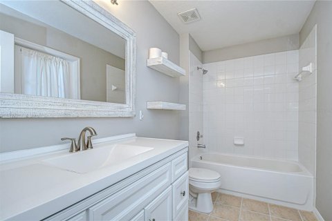 House in Fish Hawk, Florida 4 bedrooms, 239.78 sq.m. № 1812886 - photo 18