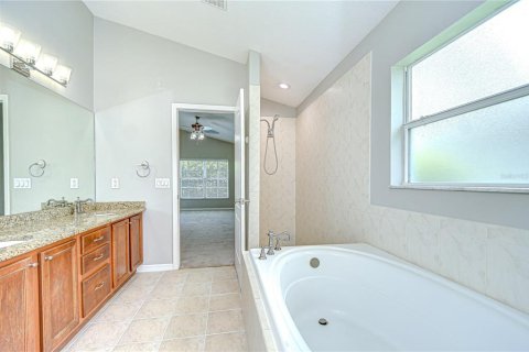 House in Fish Hawk, Florida 4 bedrooms, 239.78 sq.m. № 1812886 - photo 15