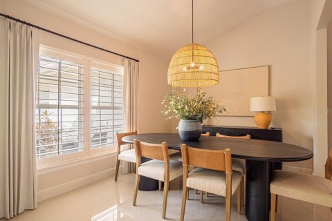 House in Winter Park, Florida 4 bedrooms, 214.6 sq.m. № 1521970 - photo 2