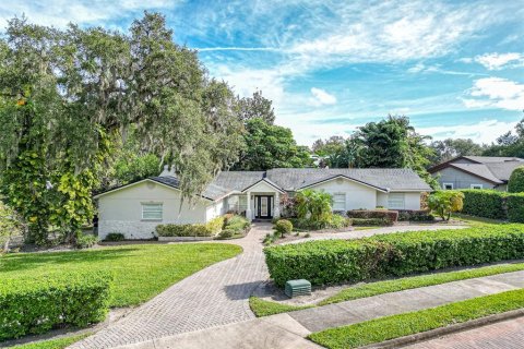 House in Winter Park, Florida 4 bedrooms, 214.6 sq.m. № 1521970 - photo 1