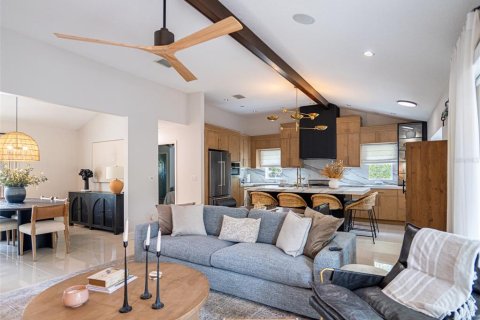 House in Winter Park, Florida 4 bedrooms, 214.6 sq.m. № 1521970 - photo 10