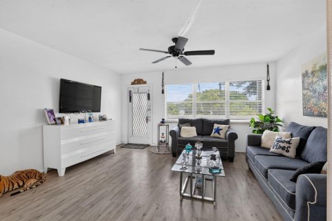 Condo in Deerfield Beach, Florida, 1 bedroom № 2173059 - photo 7