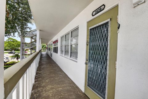 Condo in Deerfield Beach, Florida, 1 bedroom № 2173059 - photo 2