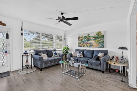 Condo in Deerfield Beach, Florida, 1 bedroom № 2173059 - photo 5