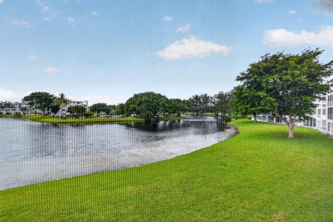 Condo in Deerfield Beach, Florida, 1 bedroom № 2173059 - photo 21