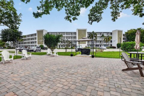Condo in Deerfield Beach, Florida, 1 bedroom № 2173059 - photo 23