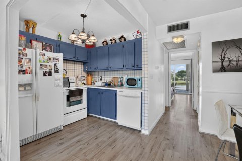 Condo in Deerfield Beach, Florida, 1 bedroom № 2173059 - photo 10