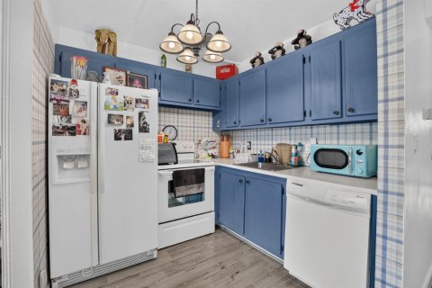 Condo in Deerfield Beach, Florida, 1 bedroom № 2173059 - photo 11