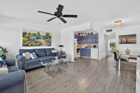 Condo in Deerfield Beach, Florida, 1 bedroom № 2173059 - photo 6