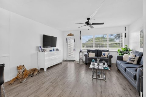Condo in Deerfield Beach, Florida, 1 bedroom № 2173059 - photo 3