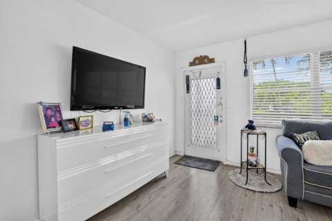 Condo in Deerfield Beach, Florida, 1 bedroom № 2173059 - photo 4