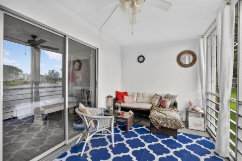 Condo in Deerfield Beach, Florida, 1 bedroom № 2173059 - photo 18