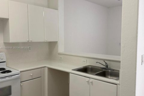 Copropriété à louer à Homestead, Floride: 3 chambres, 98.48 m2 № 1999233 - photo 2