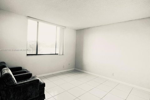 Condo in Lake Worth, Florida, 3 bedrooms  № 1867410 - photo 16