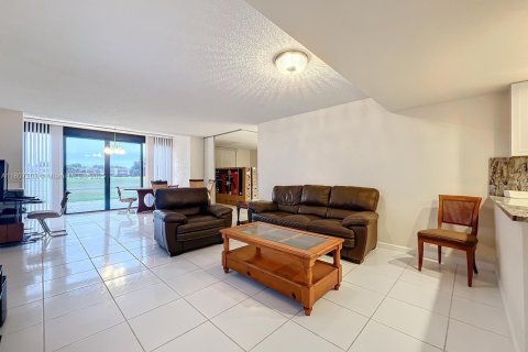 Condo in Lake Worth, Florida, 3 bedrooms  № 1867410 - photo 9