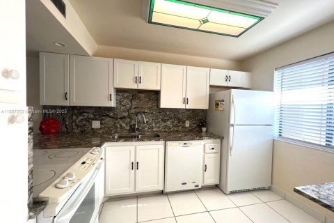 Condo in Lake Worth, Florida, 3 bedrooms  № 1867410 - photo 7