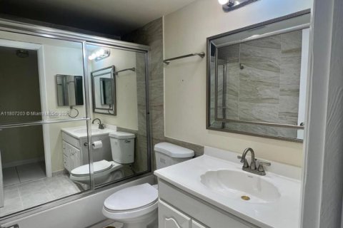Condo in Lake Worth, Florida, 3 bedrooms  № 1867410 - photo 14